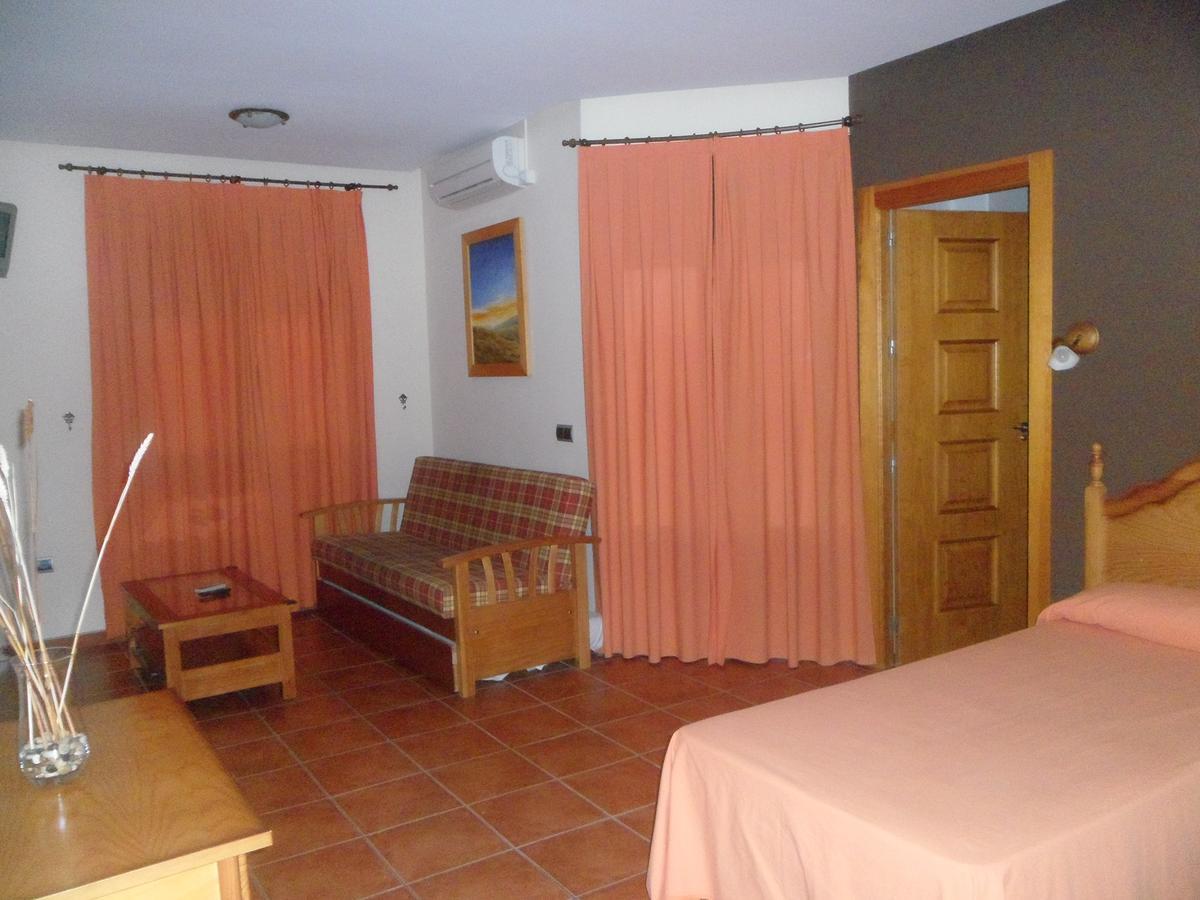 Hotel Rural La Encina อัลมาเดน ภายนอก รูปภาพ
