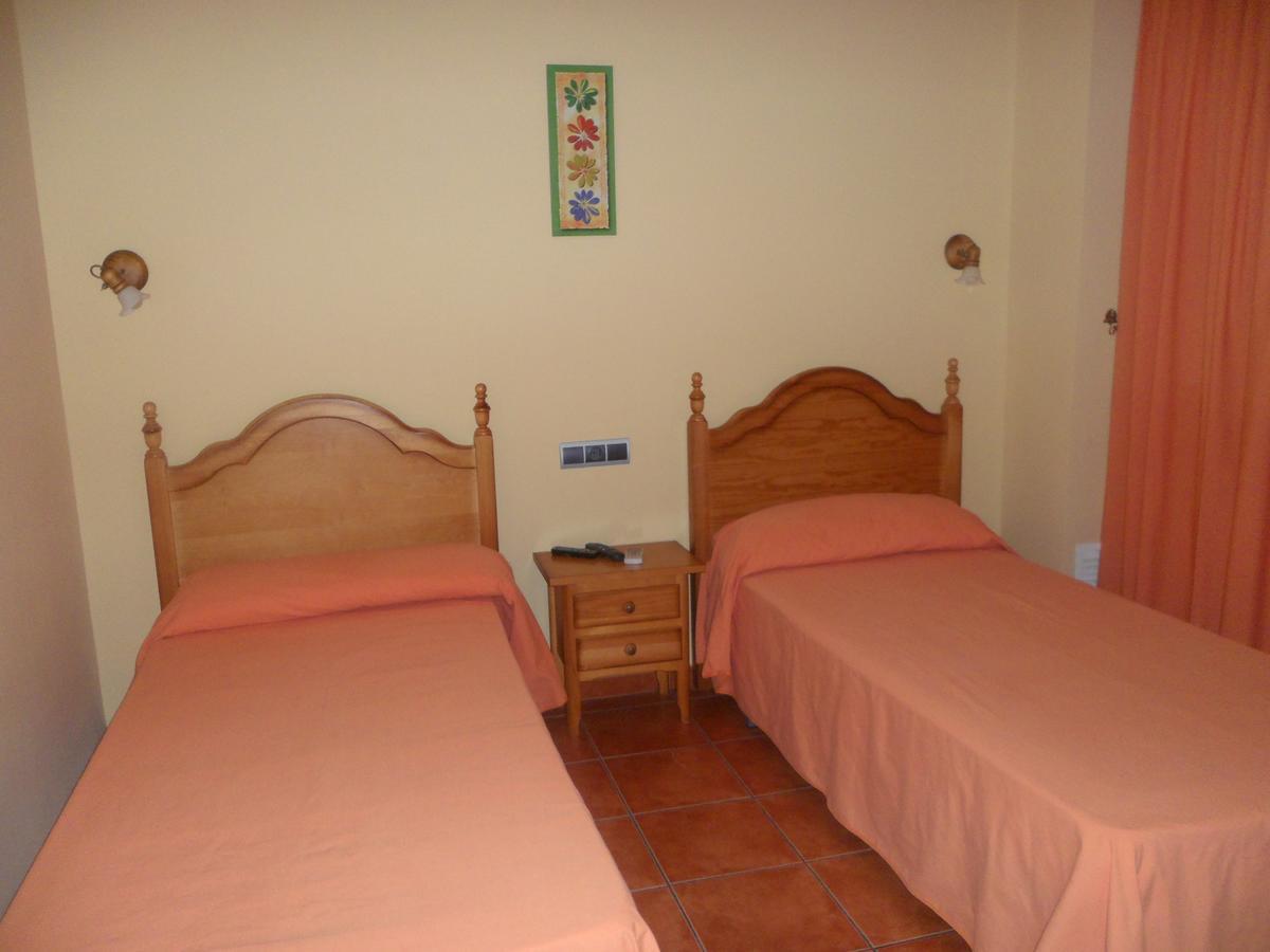 Hotel Rural La Encina อัลมาเดน ภายนอก รูปภาพ
